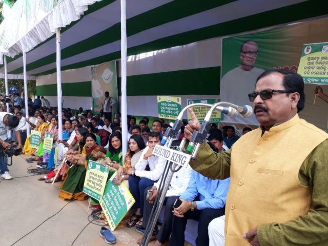 Paddy MSP issue: Odishas ruling BJD staged mass dharna