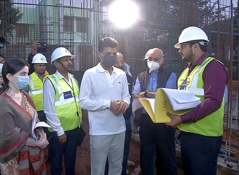 5T Secy Reviews Infrastructure Development Work at Capital Hospital
