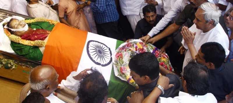 CM pays tribute to Jayalalithaa