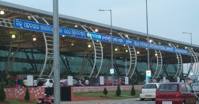 CM urges Rajnath Singh for e-Visa at Bhubaneswar airport