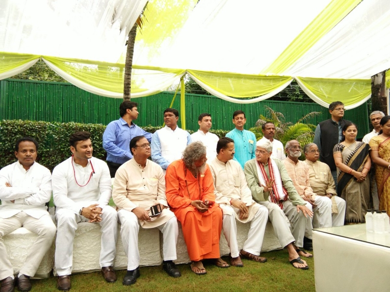 VP candidate G Gandhi meets BJD MPs