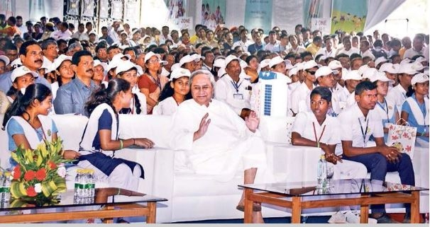 Odisha Chief Minister Naveen Patnaik in different mood with school students