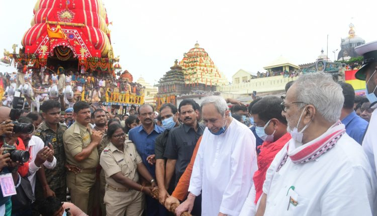 Naveen Participates in Rath Yatra in Puri